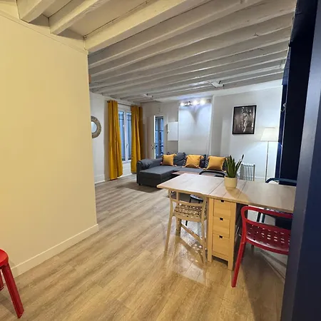 Appartamento Flat For 7 Parigi
